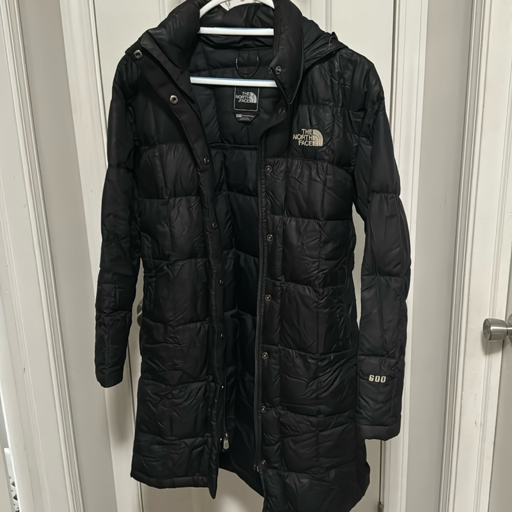 Used women’s North face parka. Size XS